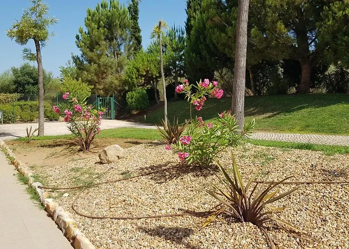T2 Gardens Piscina E